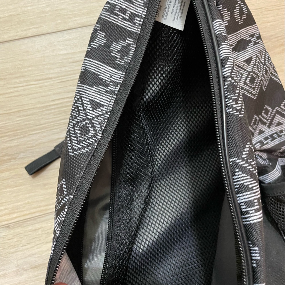 Kavu black white Paxton 25th anniversary sling rope bag - Picture 6 of 11